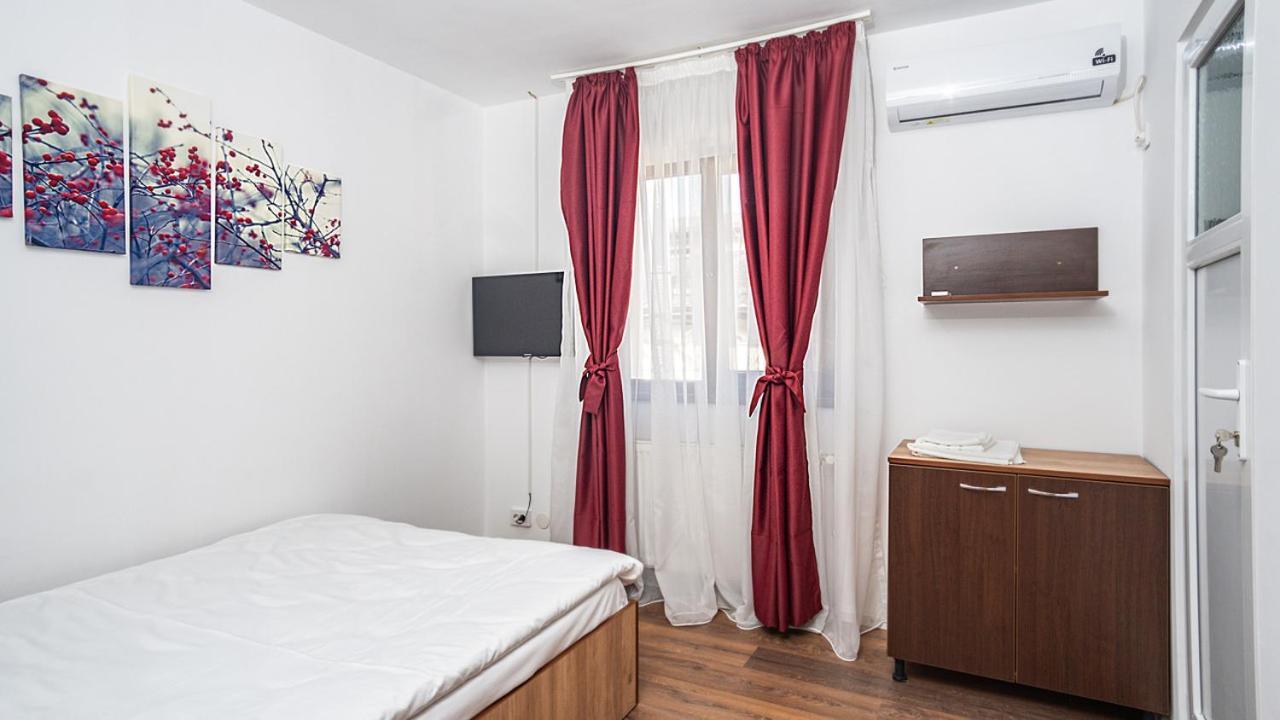 Hotel La Platouri Voluntari Bagian luar foto