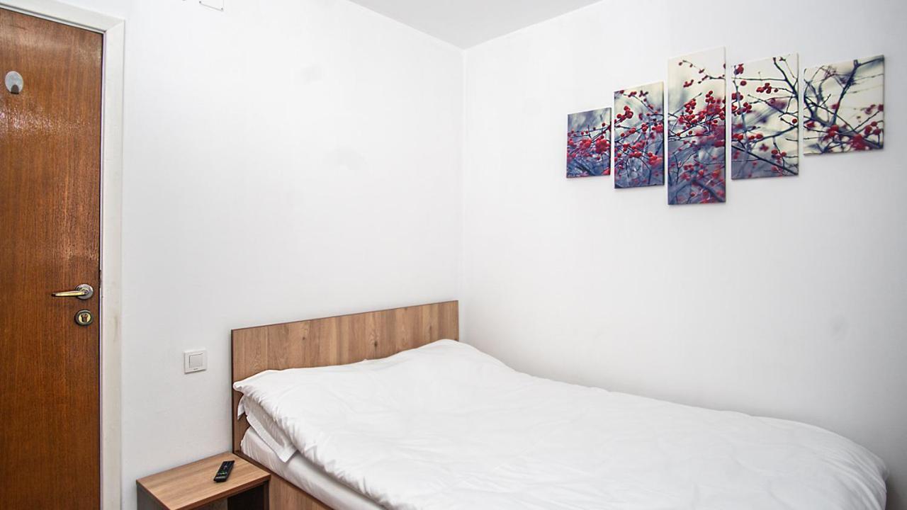 Hotel La Platouri Voluntari Bagian luar foto